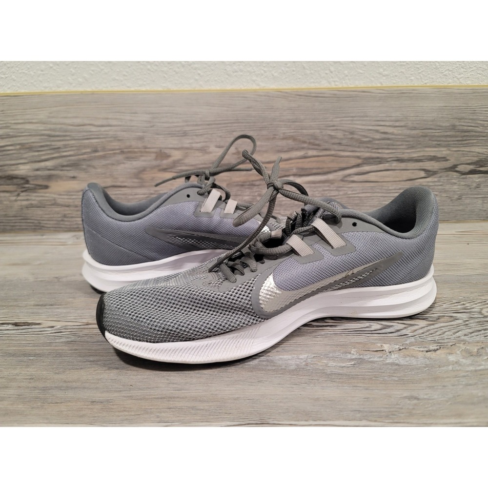 Nike Downshifters 9 running shoes breathable mesh upper. size 10 lightweight